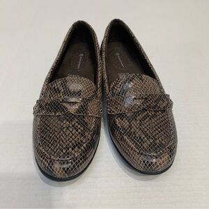 Rockport Women’s Size 10 Penny Loafer Brown Snakeskin Design Leather